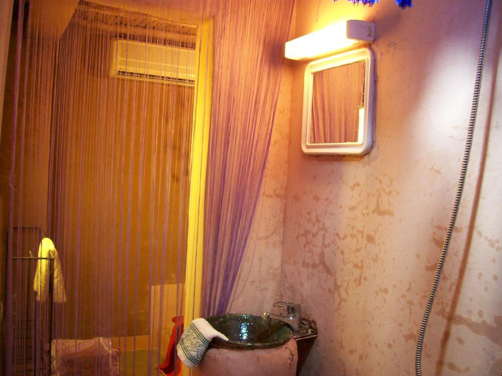 Auberge Toda Kasbah Tinfou Zaouia de Sidi el Mokhtar Ben Ali Kültér fotó
